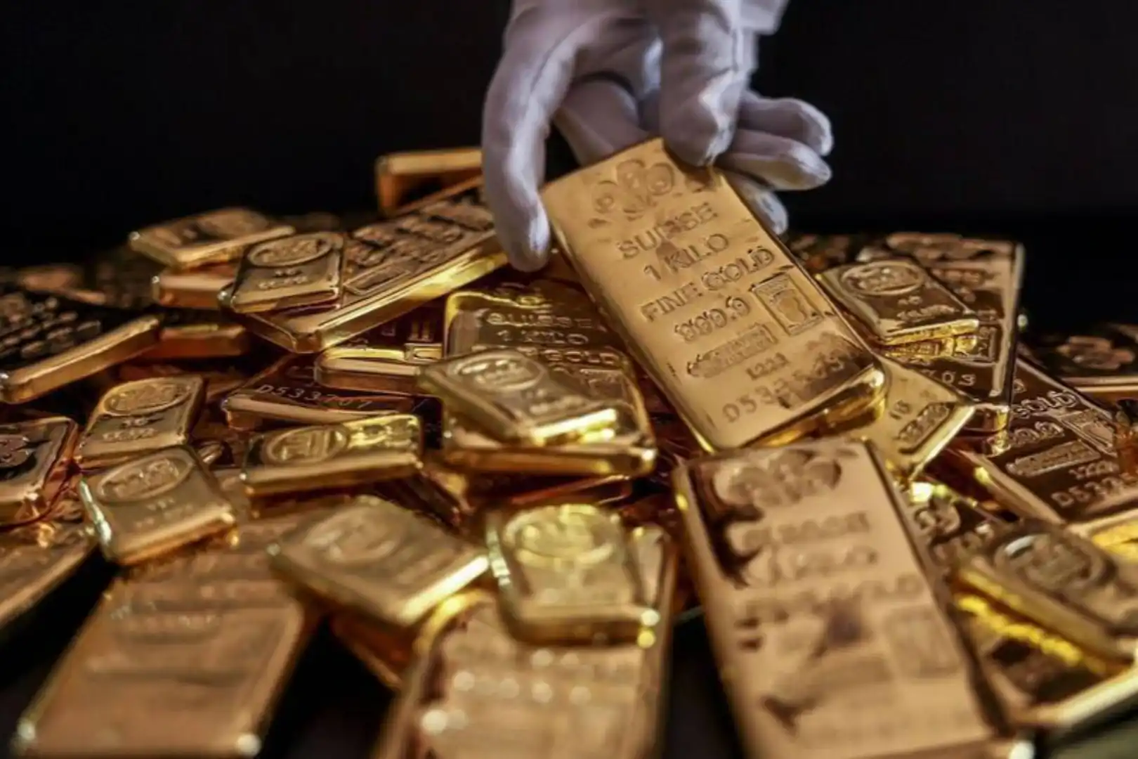 Has the Era of Global Central Banks 'Hoarding Gold' Come to an End?