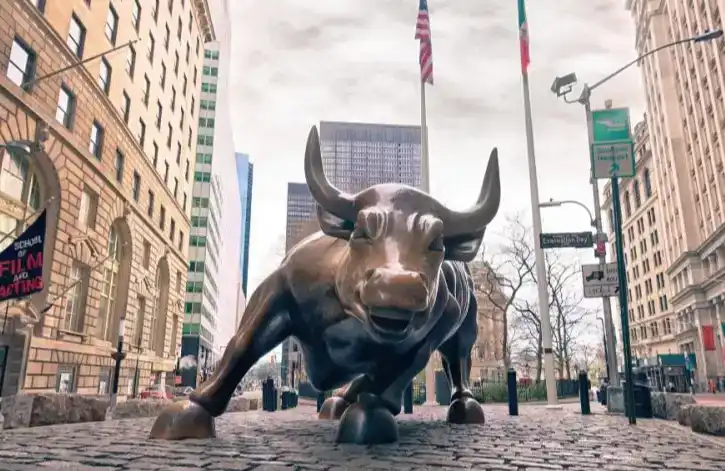 US Stocks Hit Record Highs: Why Isn't the Market Afraid of the Flames of War?