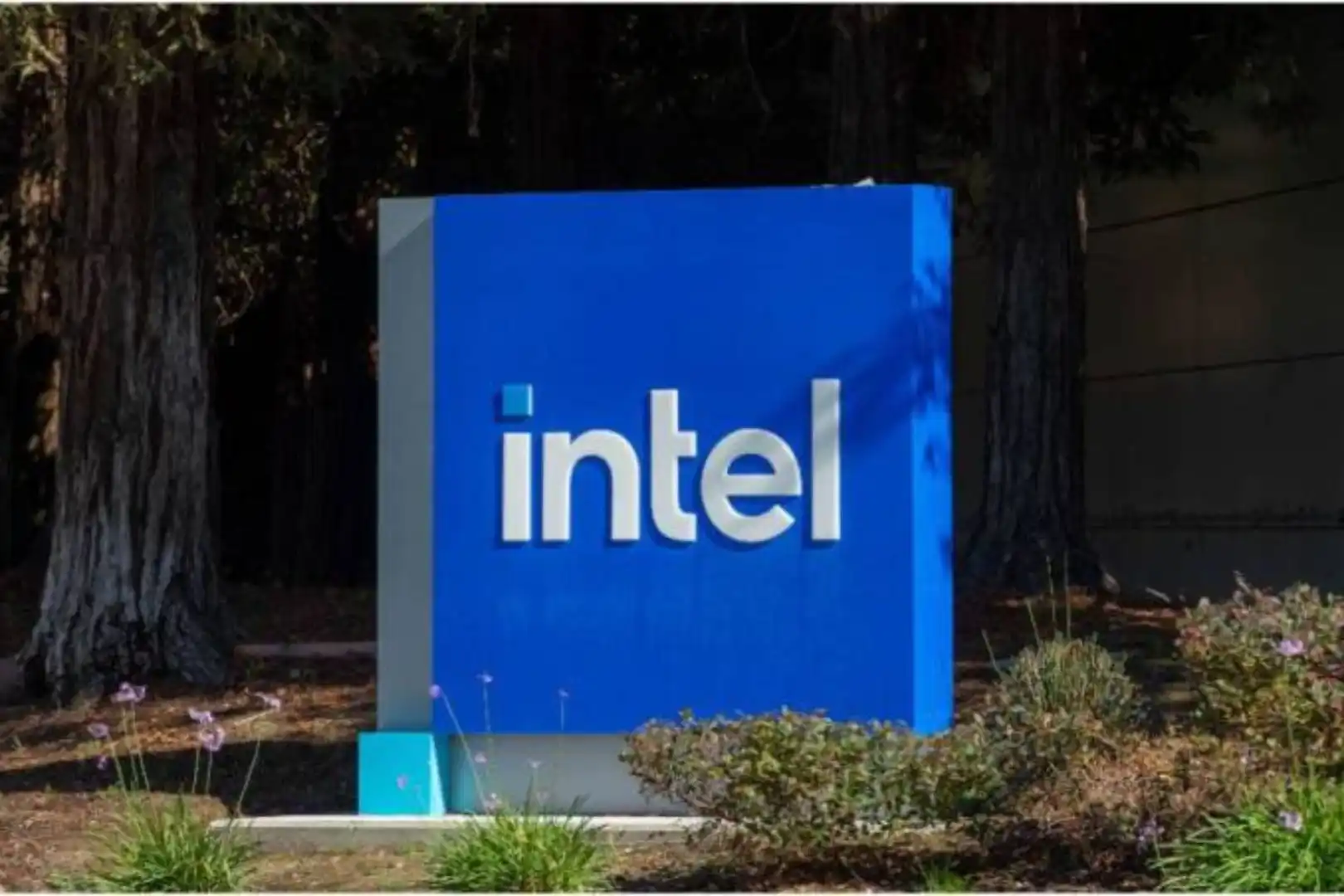 英特尔暴涨20%，CPU在Agent时代重回舞台中央