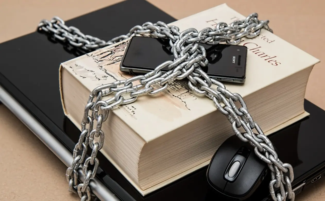 New Information Laundering in Prediction Markets: How Secrets Blend into Investment Signals