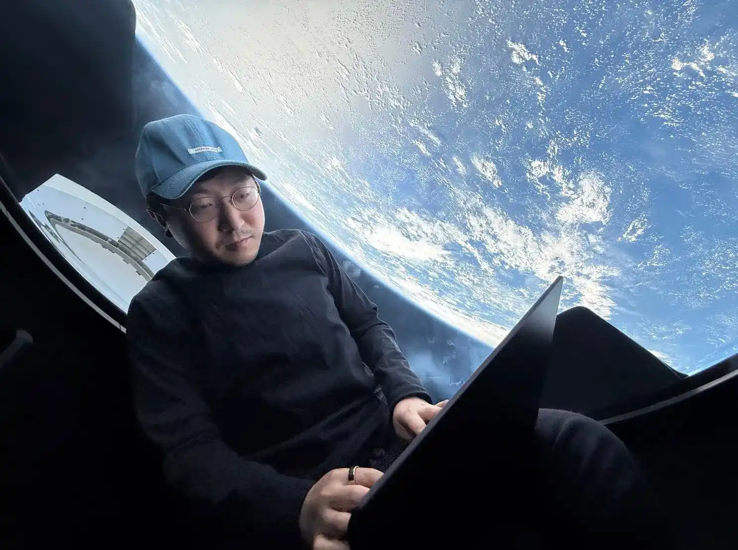 An 80s-born Tianjin native is about to become the first person to go to Mars