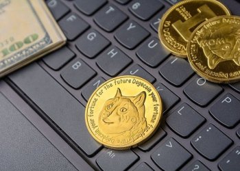 Crypto Decouples From Stock Records as DOGE and HYPE Lead Weekly Losses While AI Stocks Rise