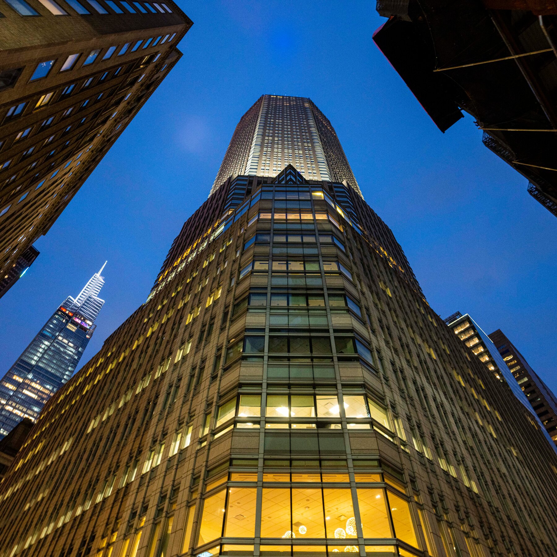 Banking Giants Battle in the Tokenization Arena: Who Will Take the Lead?