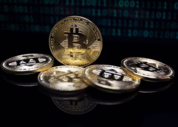 Bitcoin apunta al soporte de $60.000 mientras los ataques de Irán sacuden los mercados cripto