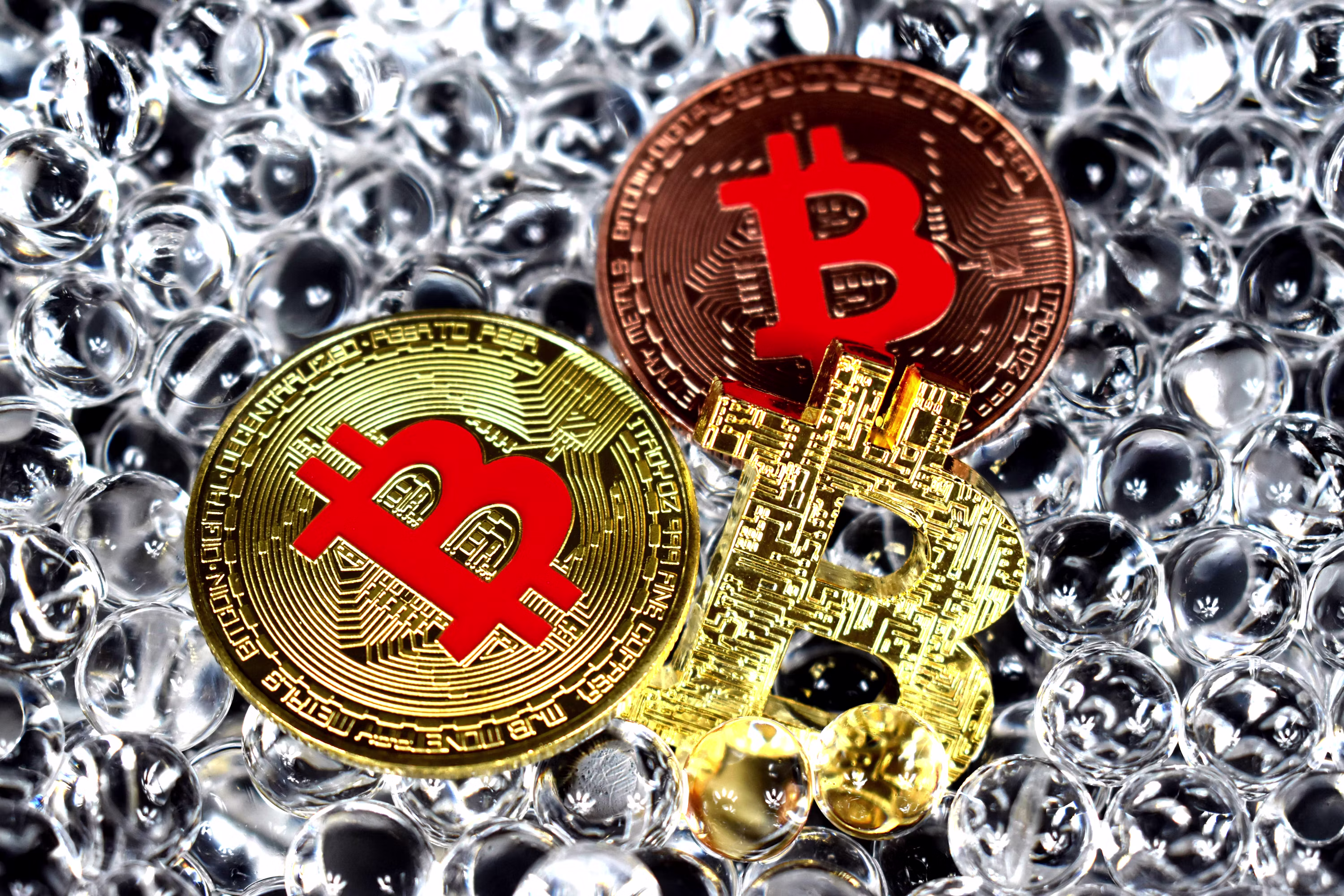 Corporate Giant Eyes $4.2 Billion Bitcoin Expansion While Saylor Moves To Sell