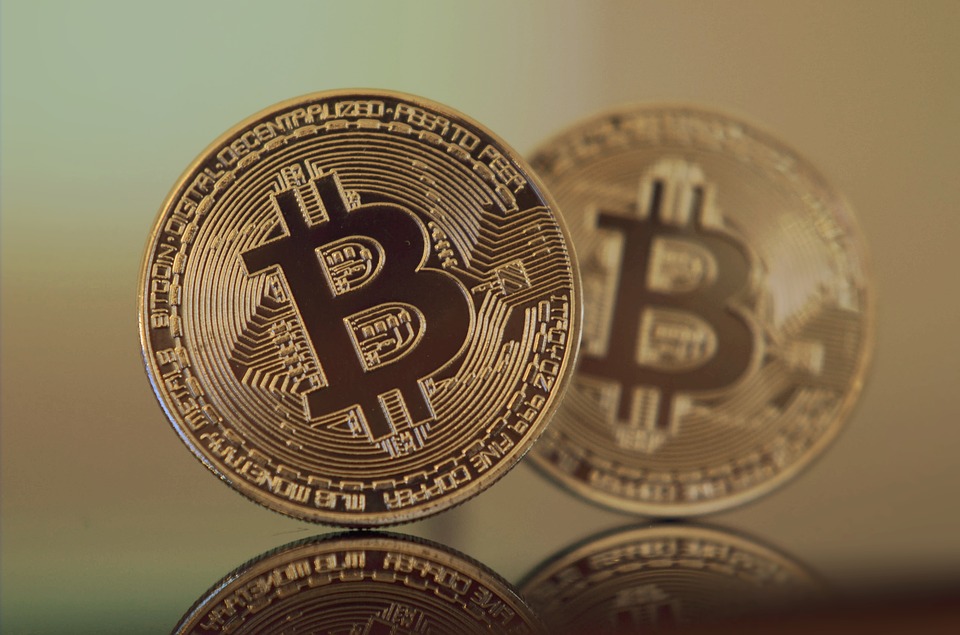 Crypto Market Plunges: Bitcoin Breaks Below $60k, Ethereum Drops Over 10%, Strategy Hunted by Short Sellers