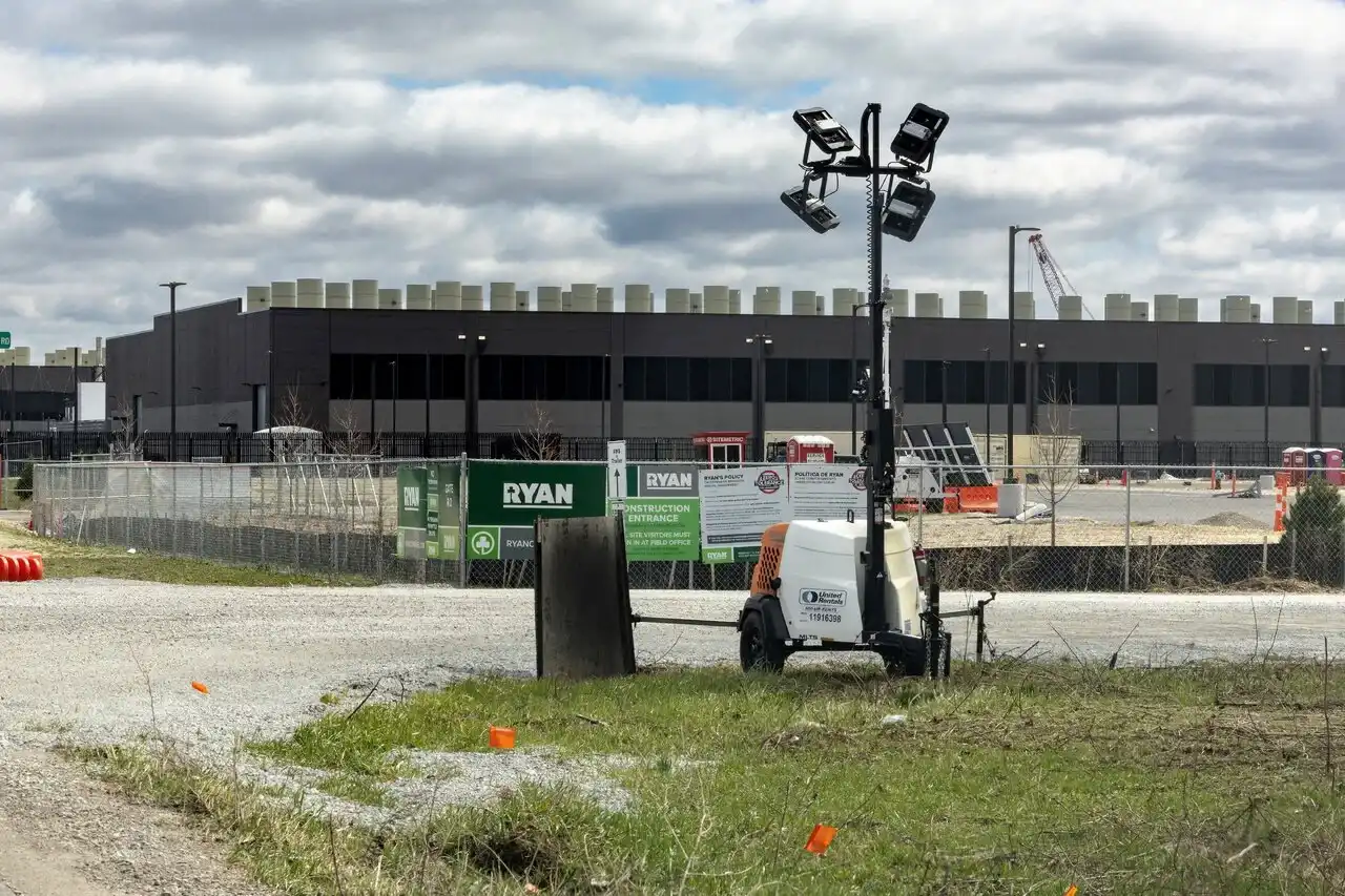 A Wave of Resistance Against AI Data Centers Sweeps the U.S., and the Most Vocal Are Not in Wealthy Areas