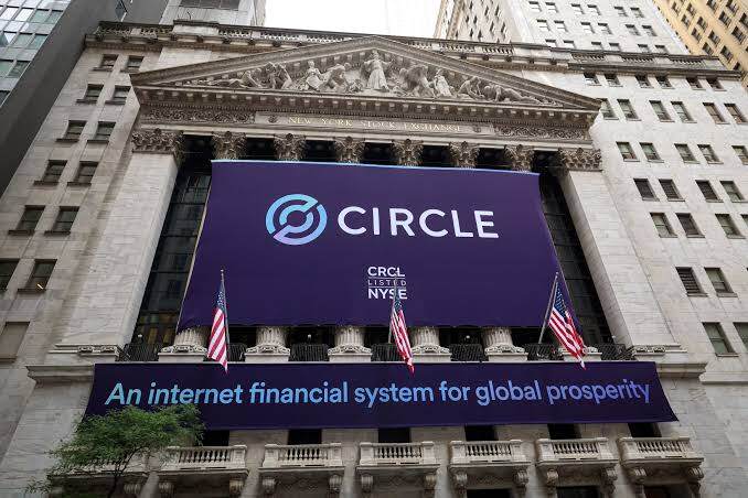 73 ventes, 0 achats, c'est ça le « long-termisme » de la direction de Circle ?