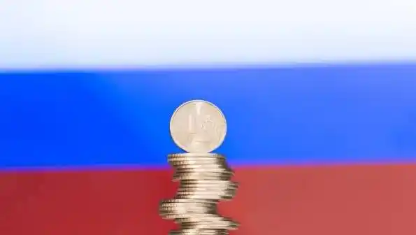 Perdarahan Perbankan Rusia dan Perburuan Kripto: Publik Telah Tarik 24 Miliar Euro dari Bank Tahun Ini, RUU yang Batasi Total Pembelian Kripto Segera Berlaku