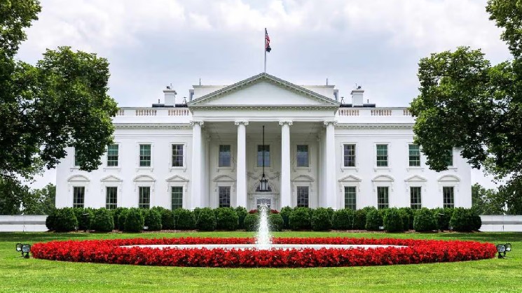 Trump Hosts Leaders of Major Cryptocurrency Companies at White House Amid US Discussions on Bitcoin Purchases