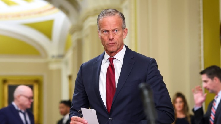 Le vote sur la loi CLARITY reporté en septembre par Thune en raison d'une impasse au Sénat