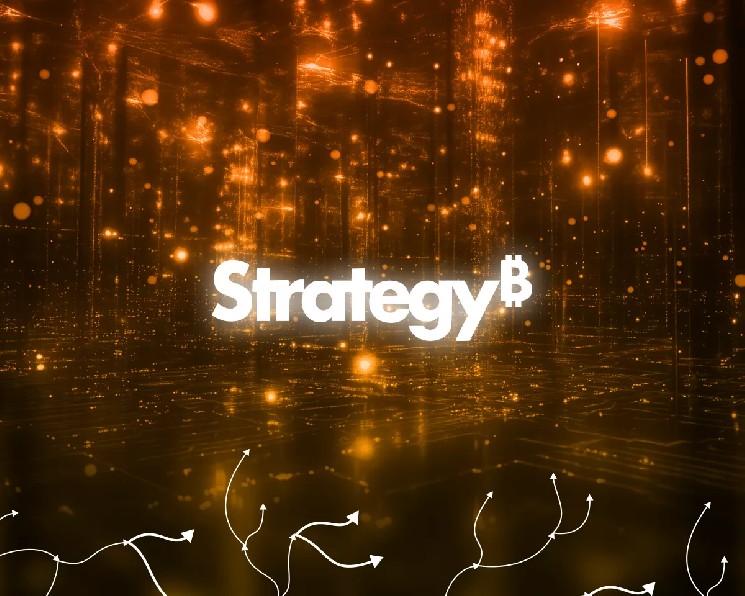 Analysts Support Strategy's Move Away from Pure Bitcoin Reserve