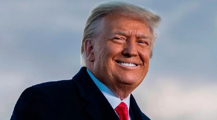 Two Senators Propose Exempting Trump from Crypto Business Taxes