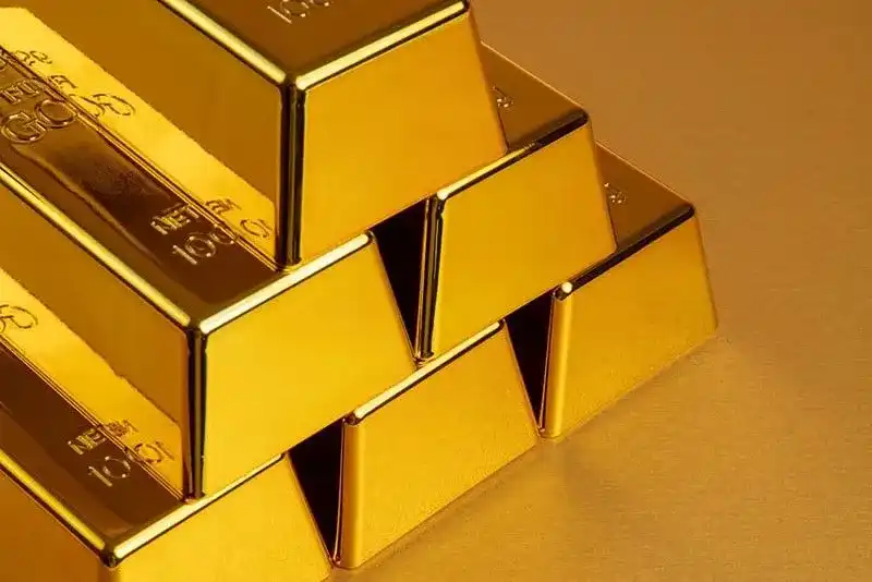 El oro se desploma un 26%, no hay colas para comprar lingotes, pero el banco central ha vuelto a comprar en secreto