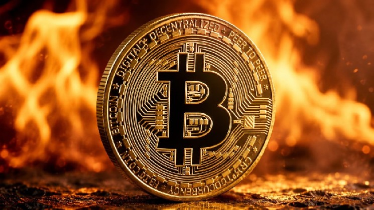 Has Bitcoin Bottomed, or Is a 'Shakeout' Approaching? What's the Situation with XRP?