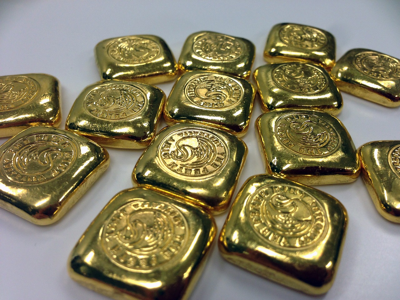 Gold Surges Past $4,600, Why Does ING Still Warn of Rate Hike Risks?