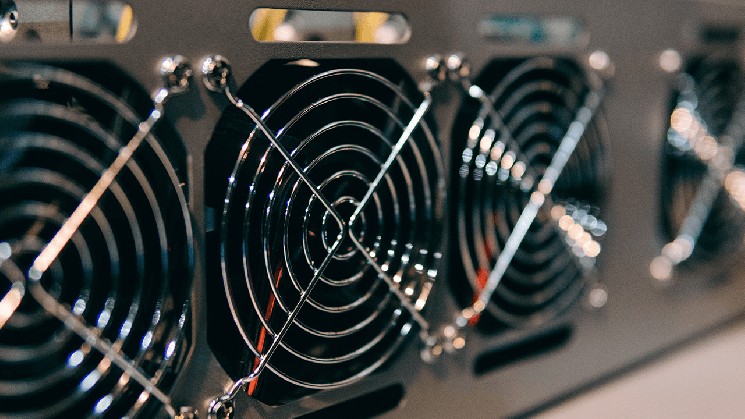Zcash Hashrate Skyrockets: $870 ZEC Price Awakens ASIC Industry Giants