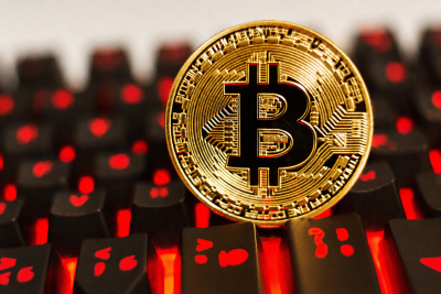 Le prix du Bitcoin s'effondre à 63 500 $ : les traders regardent au-delà de l'IPC et attendent des signaux de la Fed
