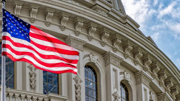 Coinbase Executive 'Steadily Optimistic' About CLARITY Act's Chances of Passage