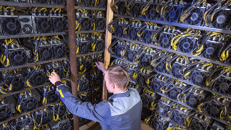 Bitcoin Miners Face a Crucial Moment in August After Revenue Recovery