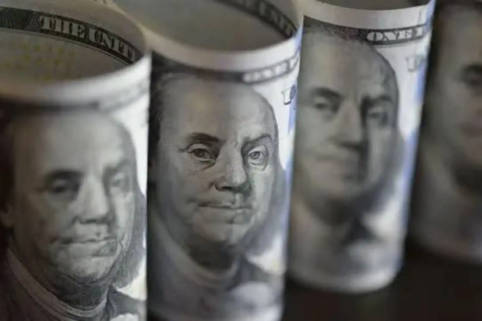 The U.S. AI Capital Gamble Bets the Fate of the Dollar