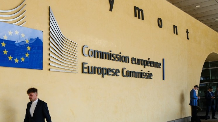 L'UE vise ChatGPT, Reddit et Roblox, resserrant le contrôle dans le cadre de la loi sur les services numériques (DSA)