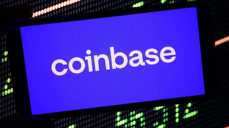 Một nhân viên ngân hàng lừa gạt khách hàng, chuyển 932 nghìn USD vào Coinbase với số tiền chỉ hơn 1 nghìn USD