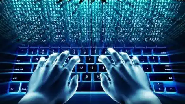 The Polarization of Software: Giant Platforms and Micro-Software Businesses Rise, Medium-Sized Point Solutions Are in the Most Danger