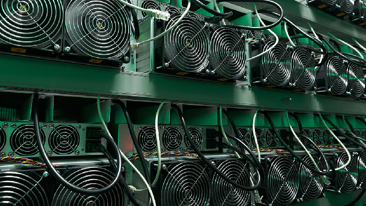 In August, Bitcoin Miners Earned $1 Billion, but the Aftereffects of the Halving Continue to Be Felt