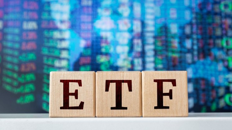 Биткоин держится у 82 тыс. долларов на фоне восстановления ETF BlackRock