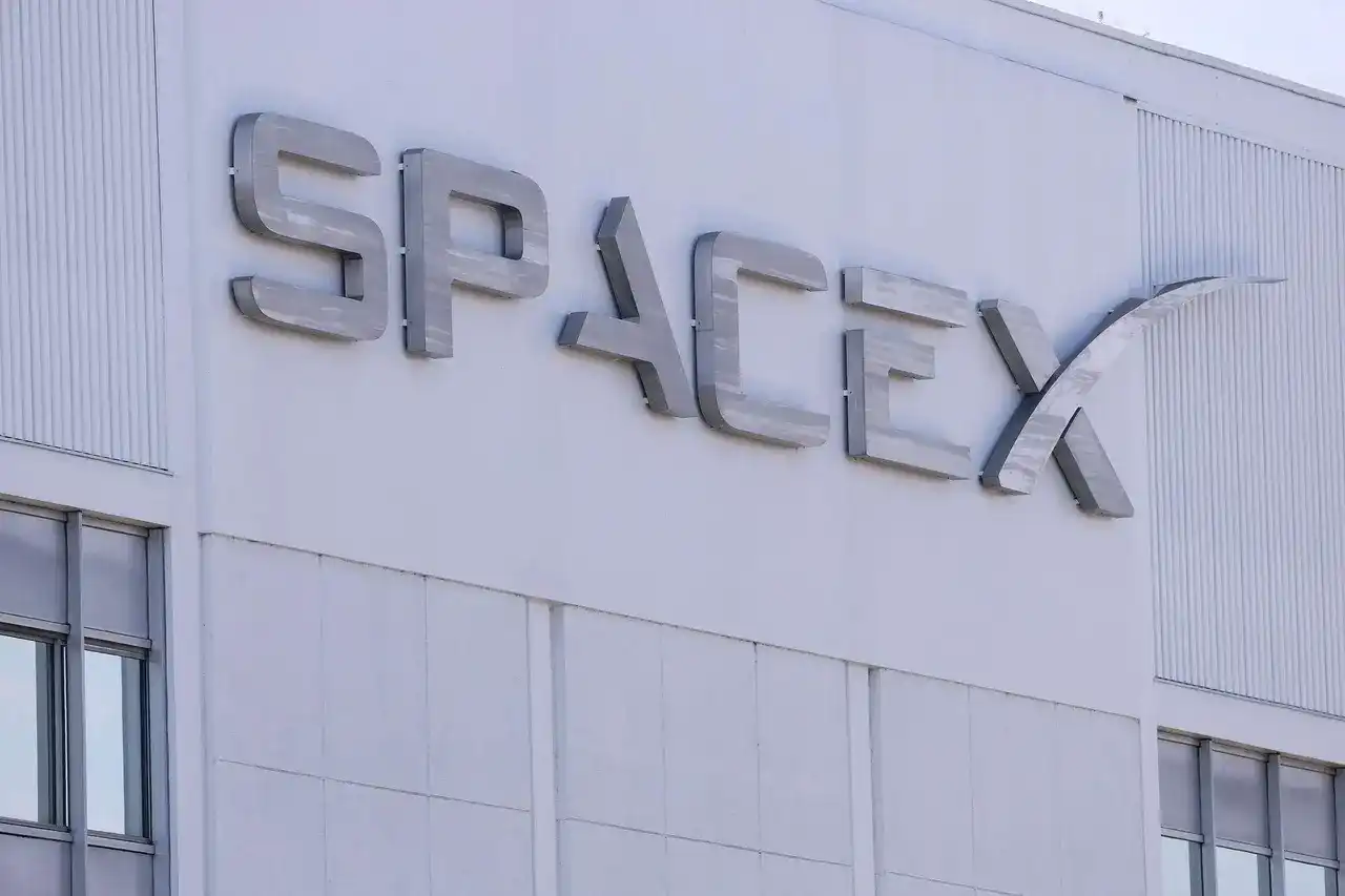 SpaceX Rises 7.6%, Closes at Highest Level Since June, Helping Musk 'Regain' Trillionaire Title